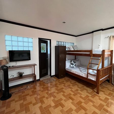 Islanders Inn - โกรอน ภายนอก รูปภาพ