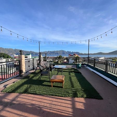 Islanders Inn - โกรอน ภายนอก รูปภาพ