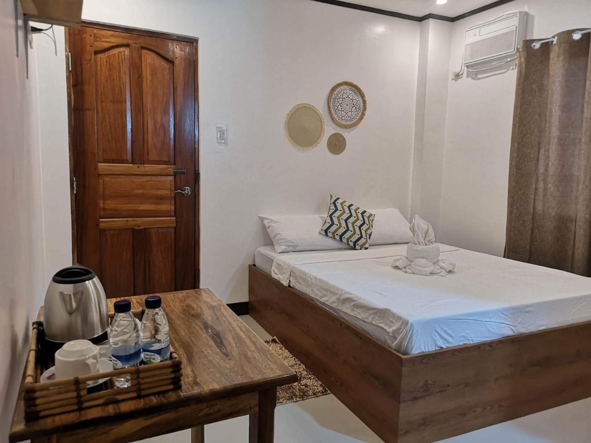 Islanders Inn - โกรอน ภายนอก รูปภาพ