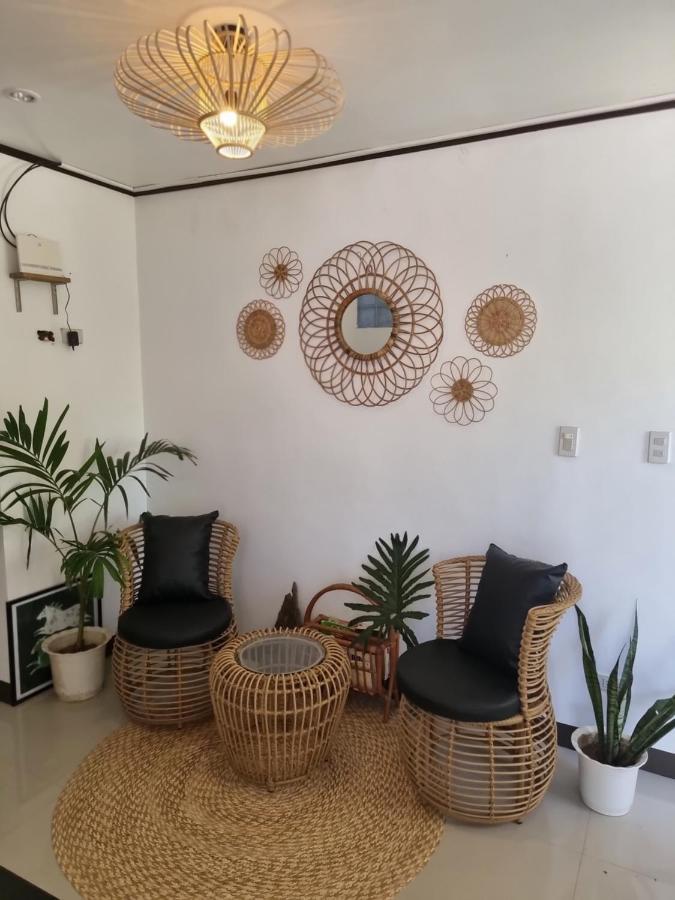 Islanders Inn - โกรอน ภายนอก รูปภาพ
