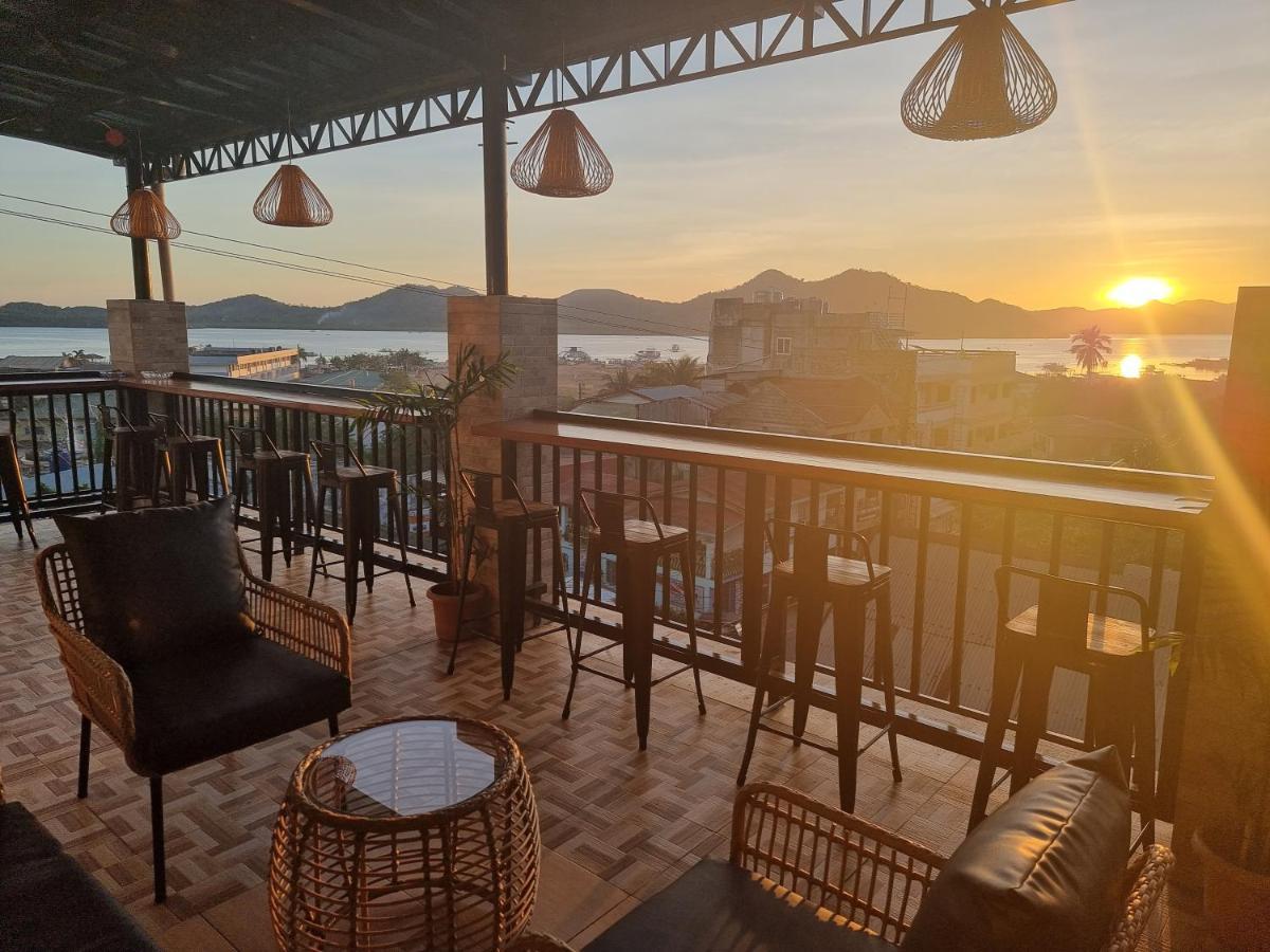 Islanders Inn - โกรอน ภายนอก รูปภาพ
