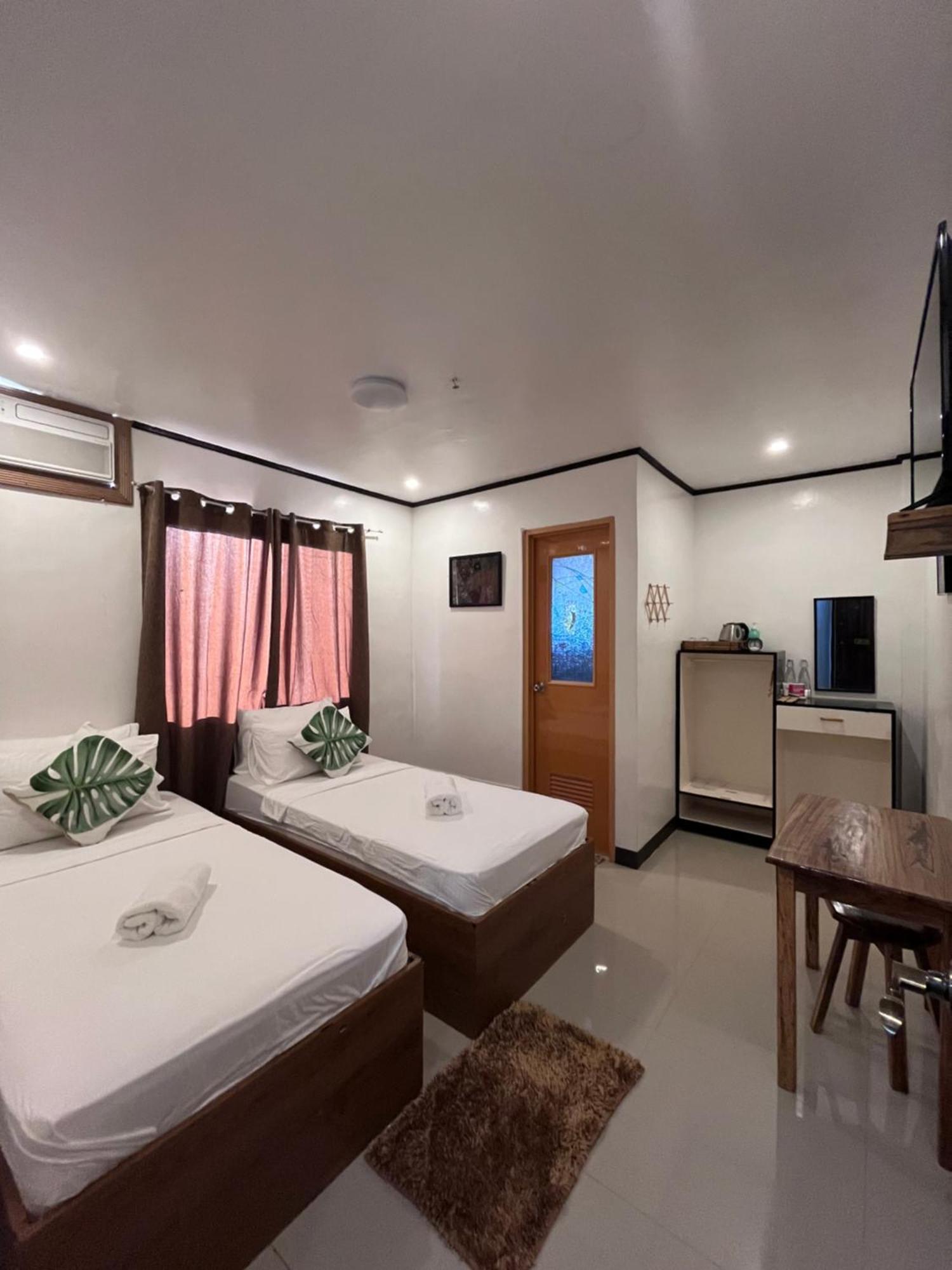 Islanders Inn - โกรอน ภายนอก รูปภาพ