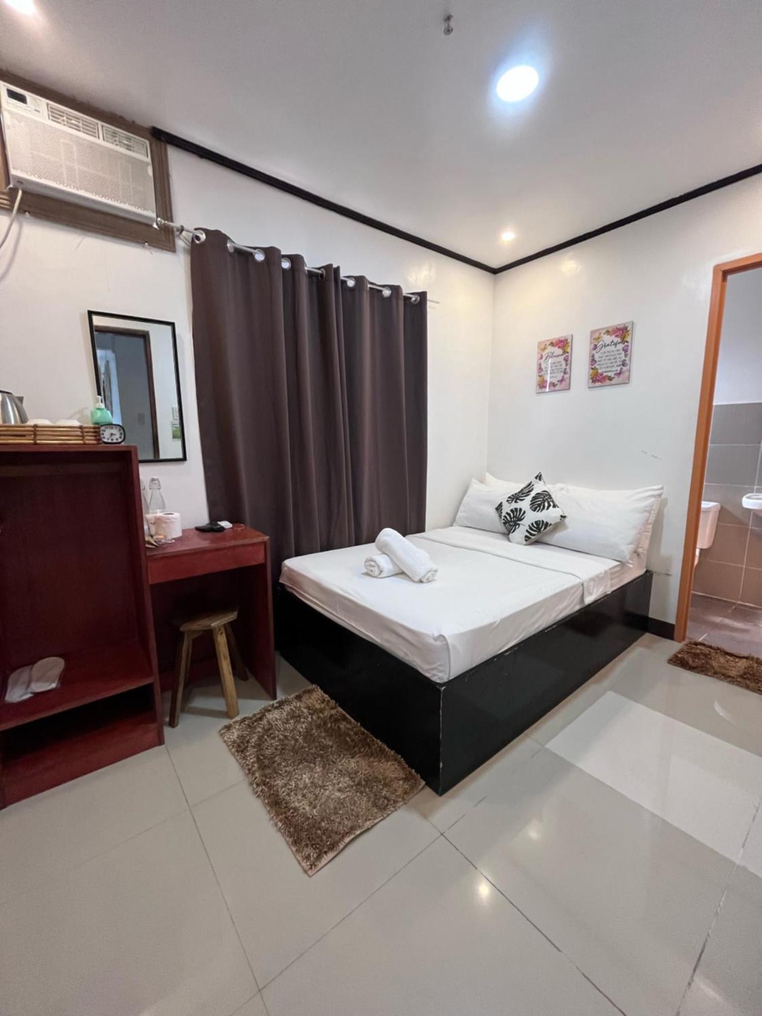 Islanders Inn - โกรอน ภายนอก รูปภาพ